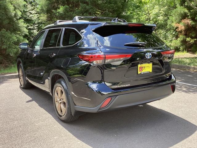 used 2023 Toyota Highlander Hybrid car, priced at $45,981