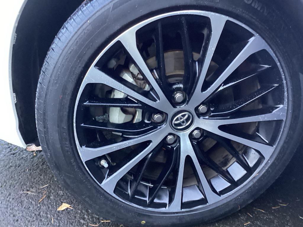 used 2018 Toyota Camry Hybrid car, priced at $18,957