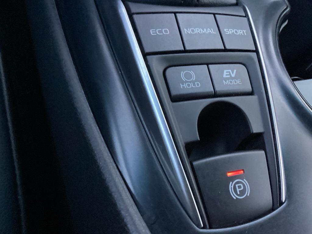 used 2018 Toyota Camry Hybrid car, priced at $18,957