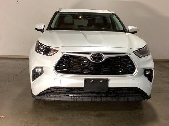 used 2022 Toyota Highlander car, priced at $36,481