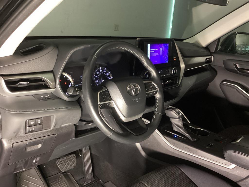 used 2023 Toyota Highlander car, priced at $33,481