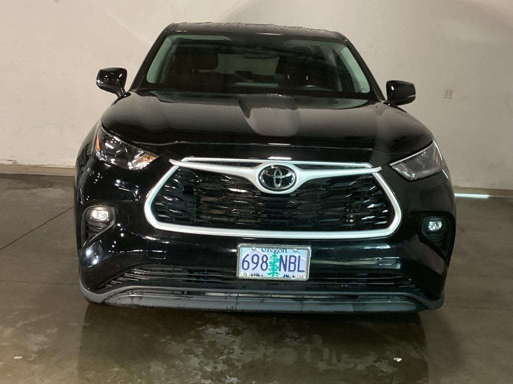 used 2023 Toyota Highlander car, priced at $33,481
