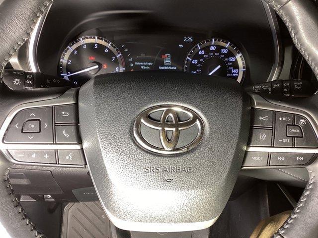 used 2022 Toyota Highlander car, priced at $37,981