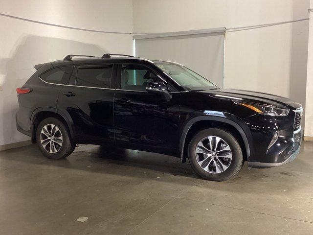 used 2022 Toyota Highlander car, priced at $37,981