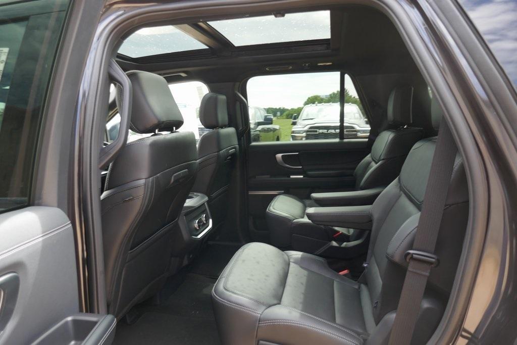 new 2025 Ford Expedition car, priced at $75,790