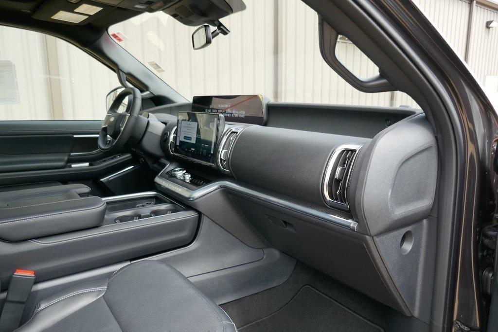 new 2025 Ford Expedition car, priced at $75,790