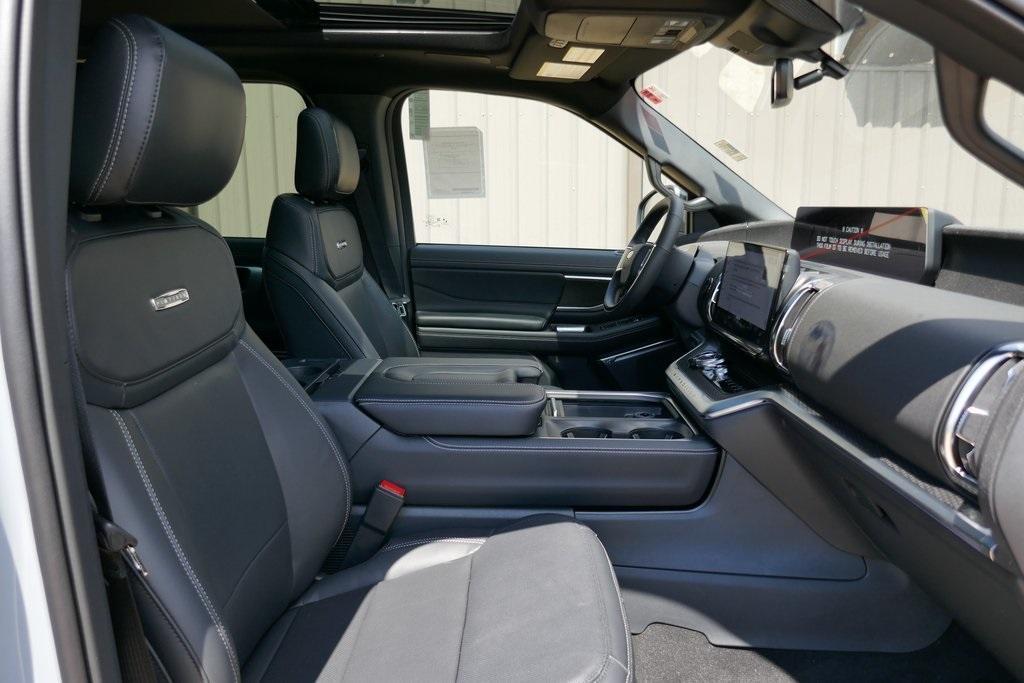 new 2025 Ford Expedition car, priced at $77,487