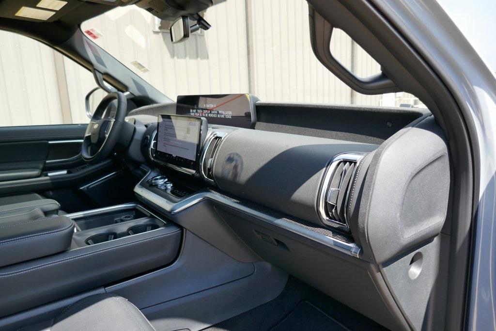 new 2025 Ford Expedition car, priced at $77,487