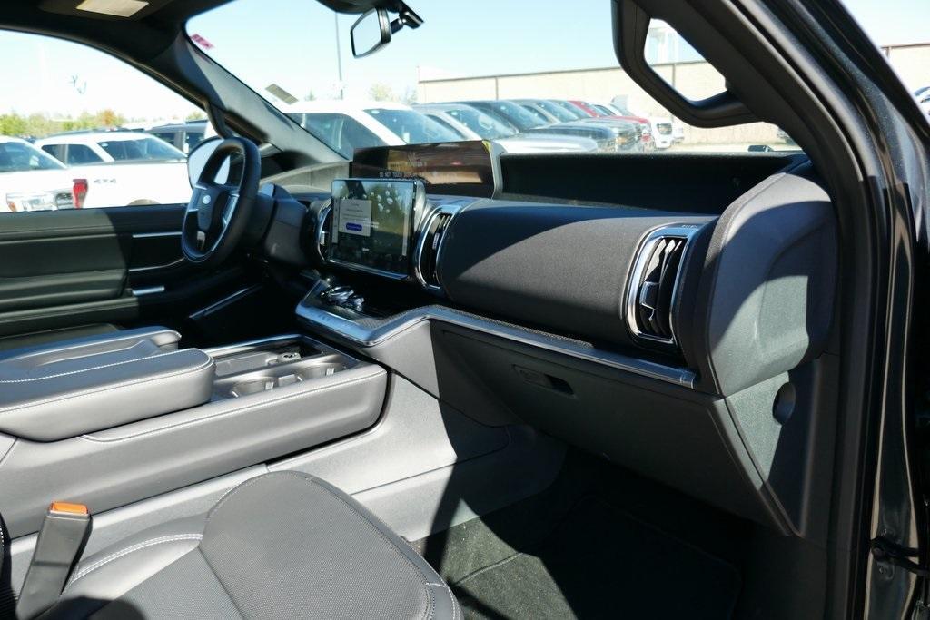 new 2025 Ford Expedition car, priced at $76,284