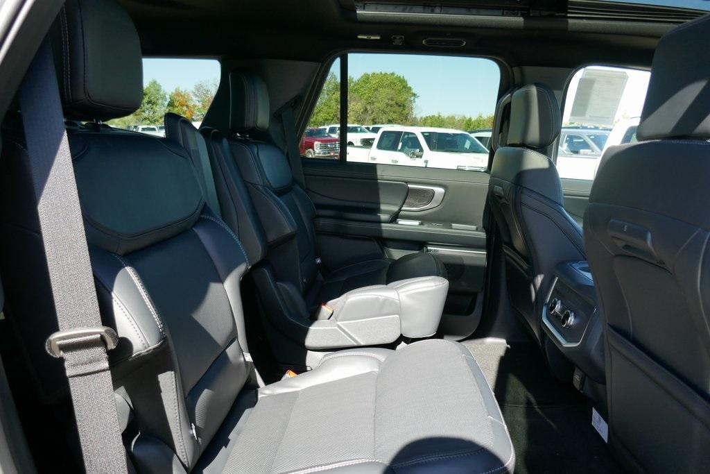 new 2025 Ford Expedition car, priced at $76,284