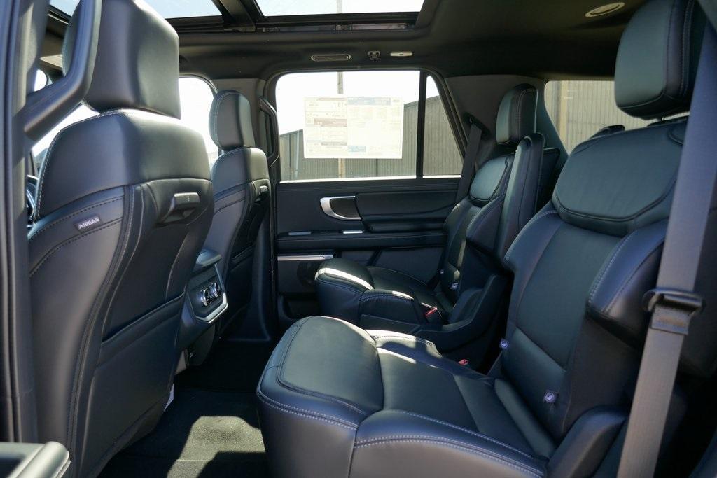 new 2025 Ford Expedition car, priced at $76,284