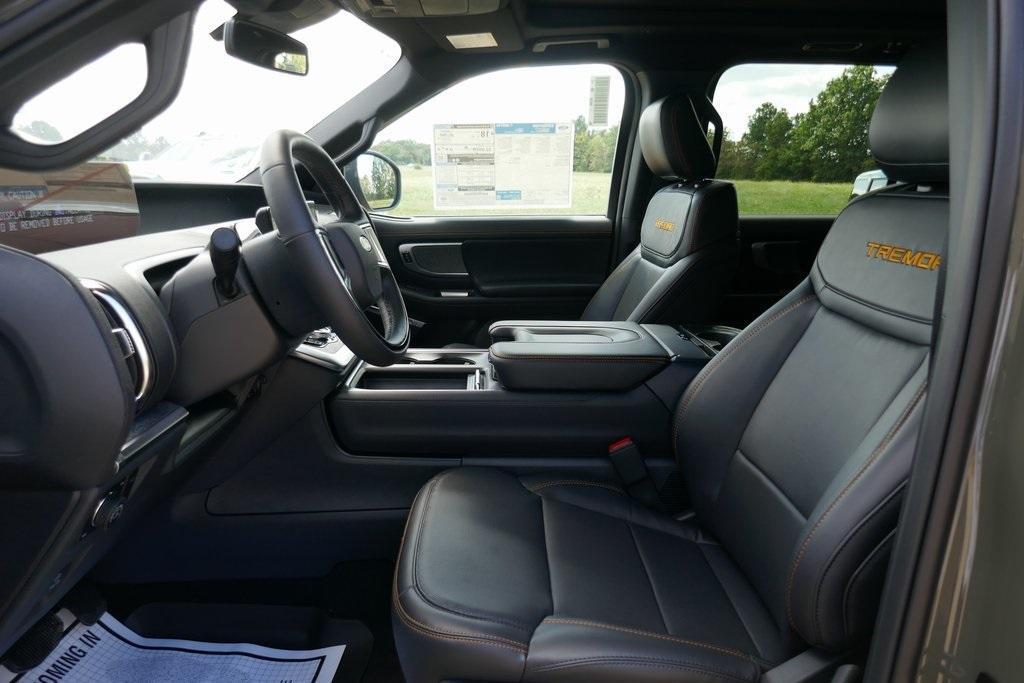 new 2025 Ford Expedition car, priced at $77,155