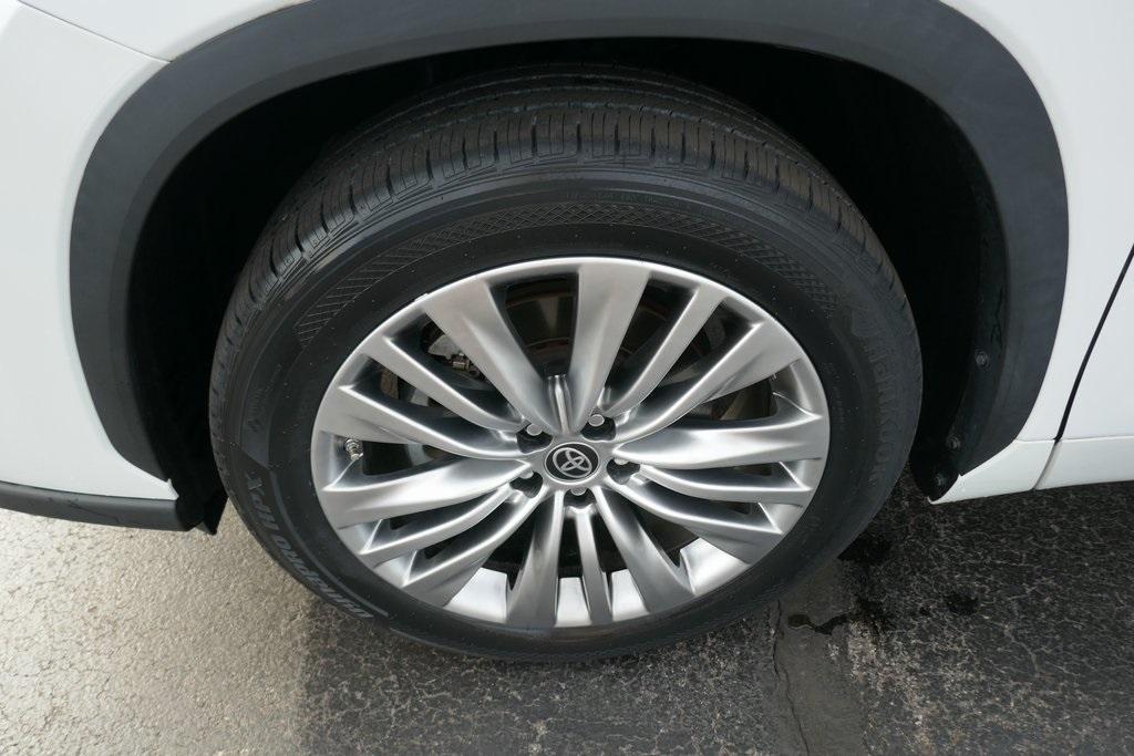 used 2023 Toyota Highlander Hybrid car, priced at $42,995
