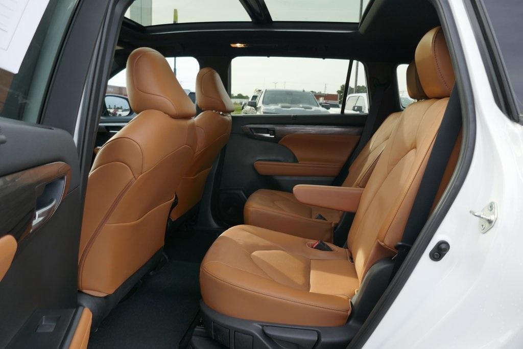 used 2023 Toyota Highlander Hybrid car, priced at $42,995