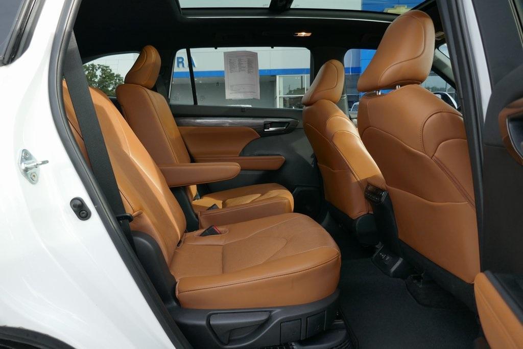 used 2023 Toyota Highlander Hybrid car, priced at $42,995