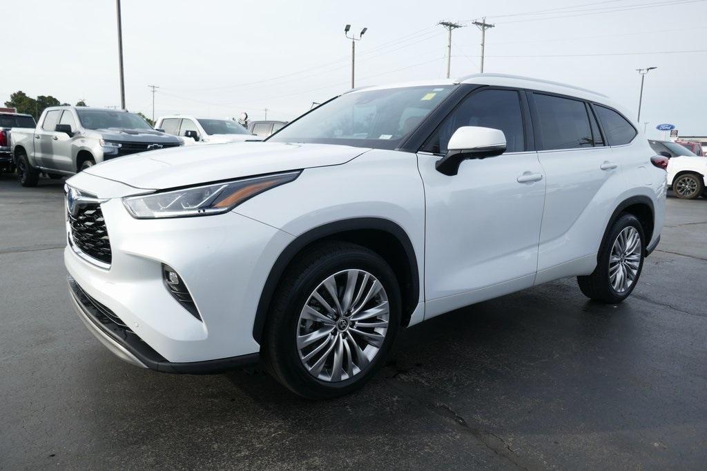 used 2023 Toyota Highlander Hybrid car, priced at $42,995