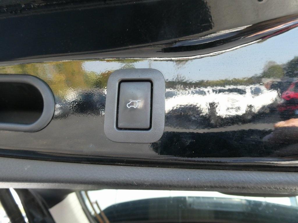 used 2015 Toyota Highlander car, priced at $16,495