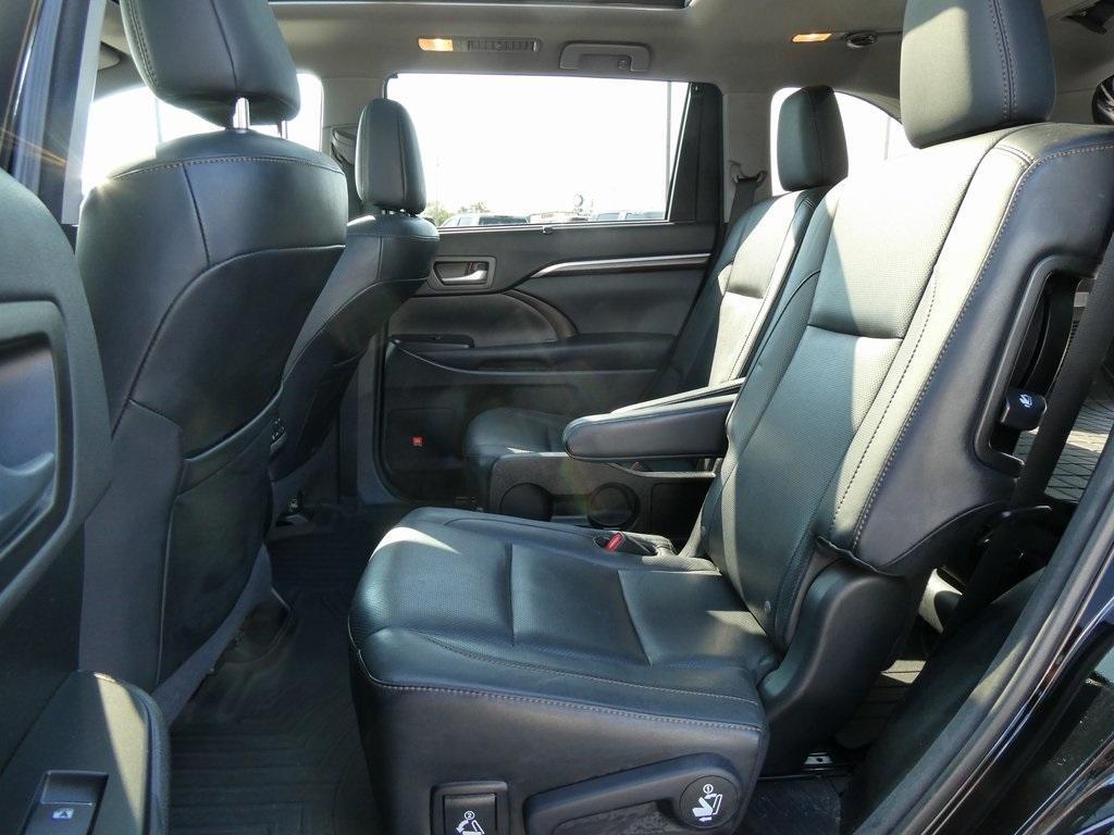 used 2015 Toyota Highlander car, priced at $16,495