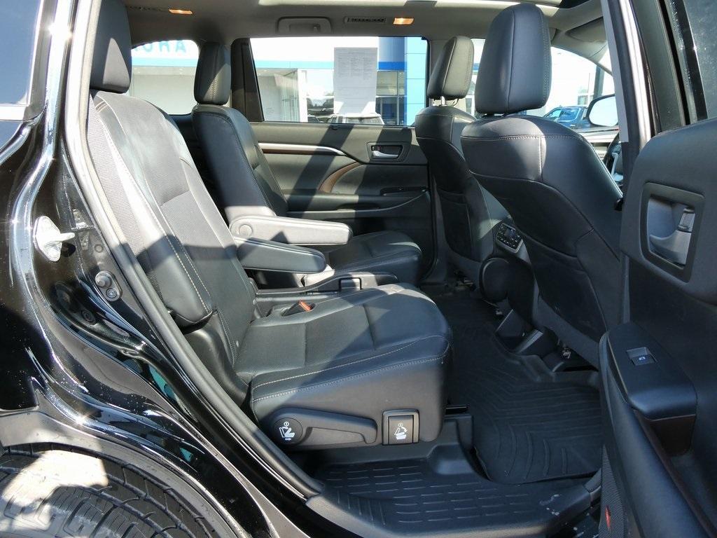 used 2015 Toyota Highlander car, priced at $16,495