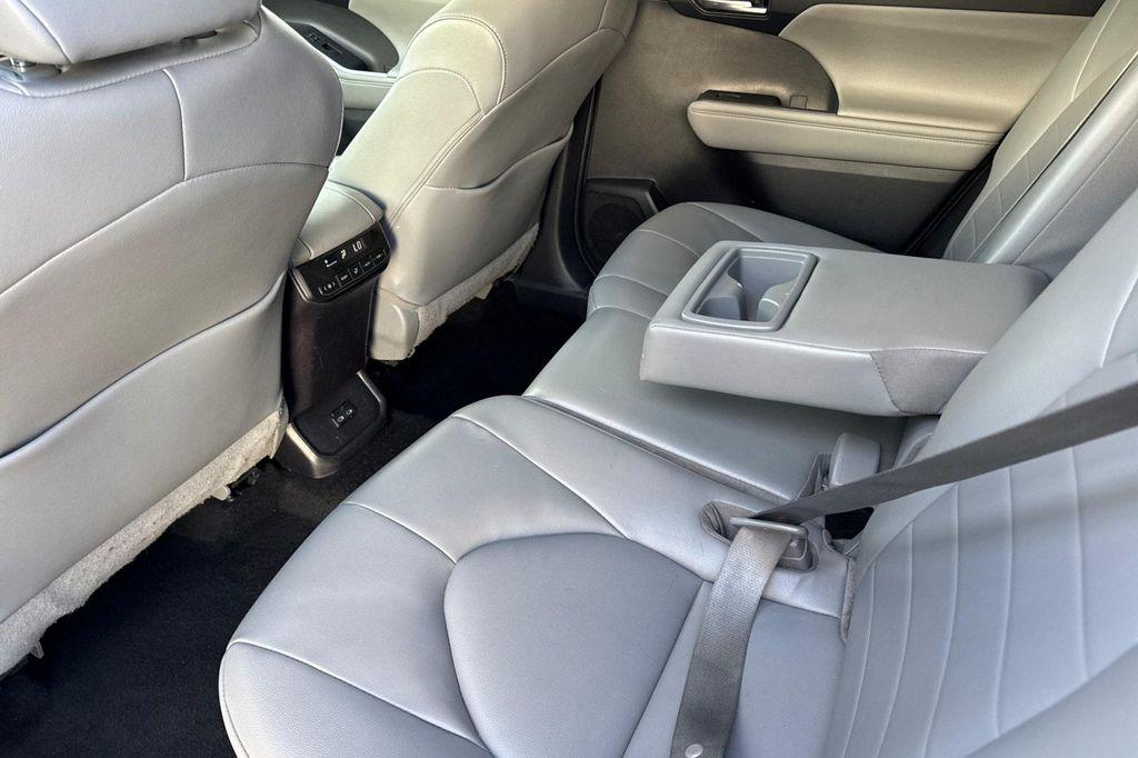 used 2022 Toyota Highlander car, priced at $33,362