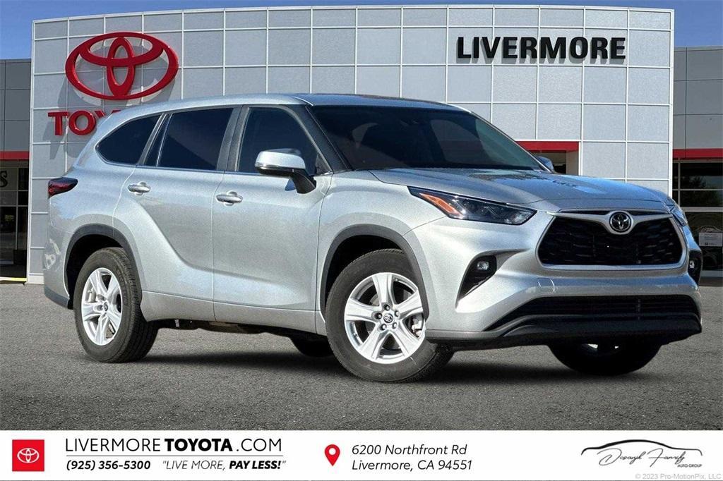 used 2024 Toyota Highlander car, priced at $38,312