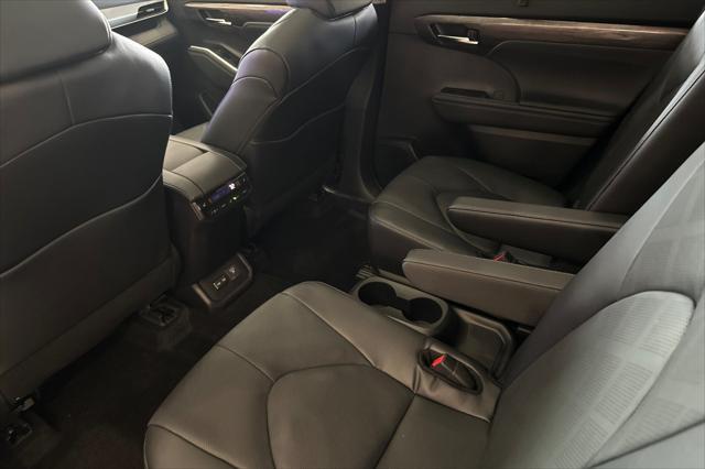 new 2025 Toyota Highlander Hybrid car, priced at $57,547