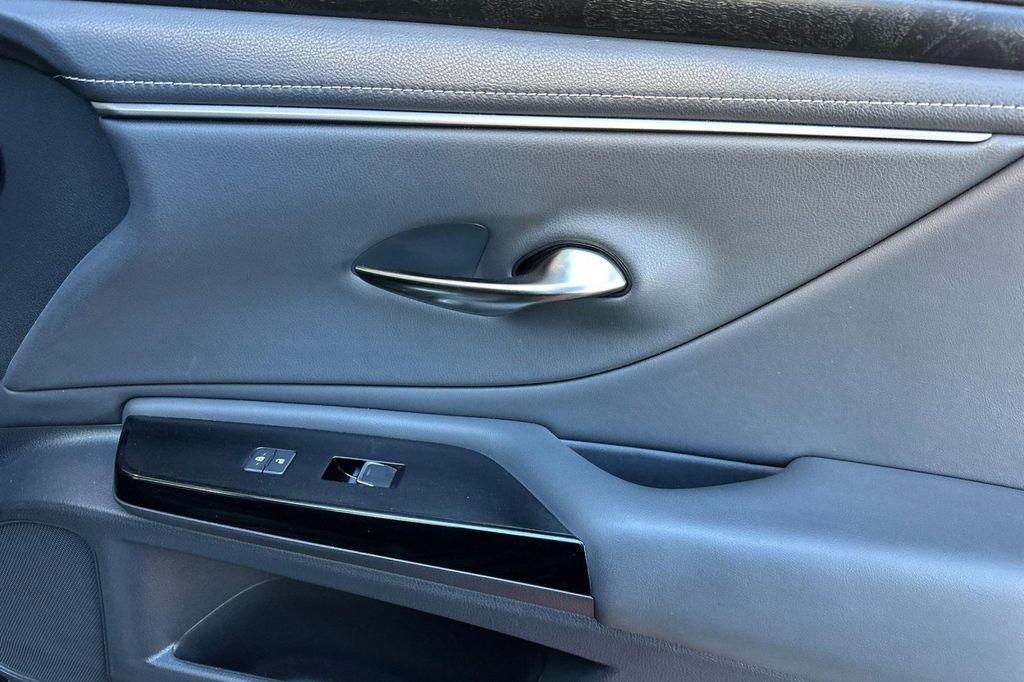 used 2024 Lexus ES 300h car, priced at $38,450