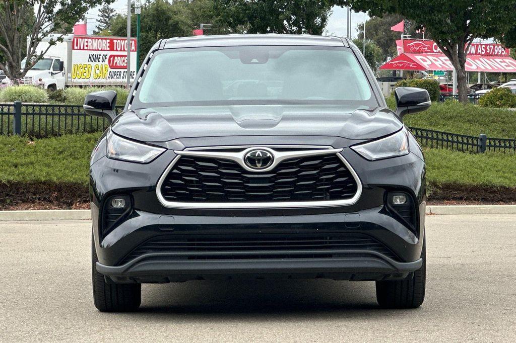 used 2024 Toyota Highlander car, priced at $31,117