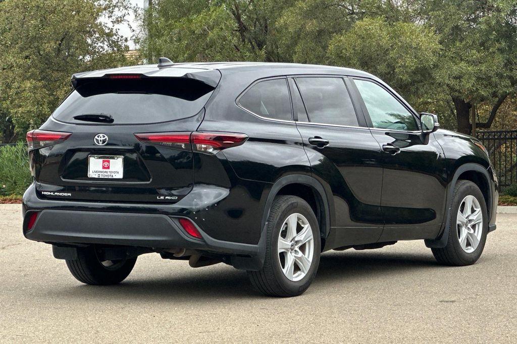 used 2024 Toyota Highlander car, priced at $31,117