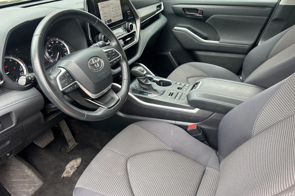 used 2024 Toyota Highlander car, priced at $31,117