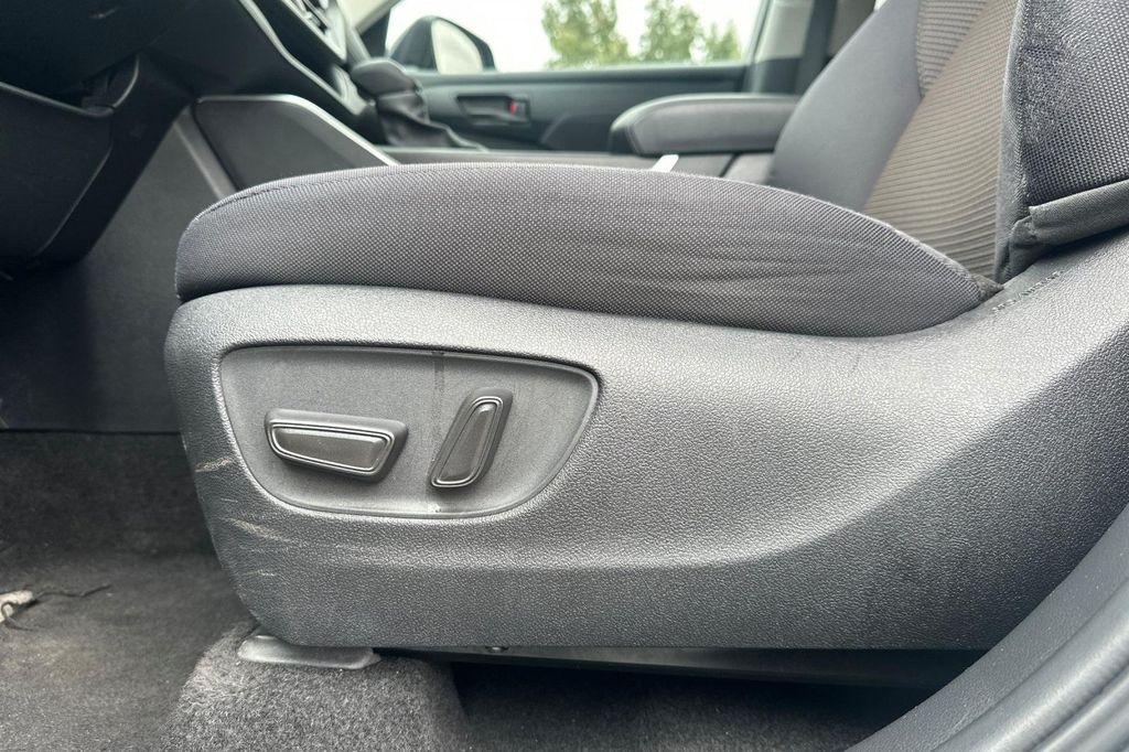 used 2024 Toyota Highlander car, priced at $31,117