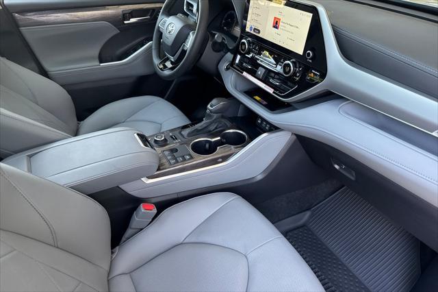 new 2025 Toyota Highlander car, priced at $54,053