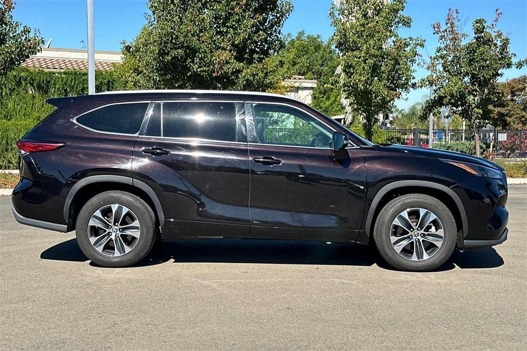 used 2022 Toyota Highlander car, priced at $33,176