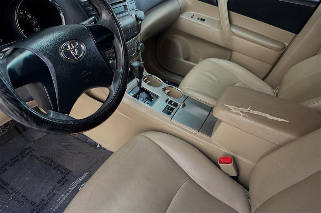 used 2012 Toyota Highlander car, priced at $9,888