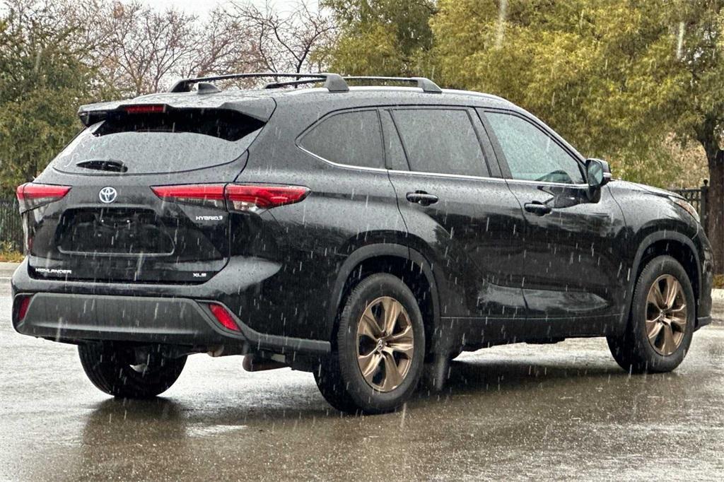 used 2022 Toyota Highlander Hybrid car, priced at $31,499