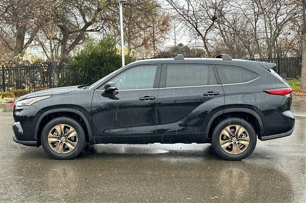 used 2022 Toyota Highlander Hybrid car, priced at $31,499