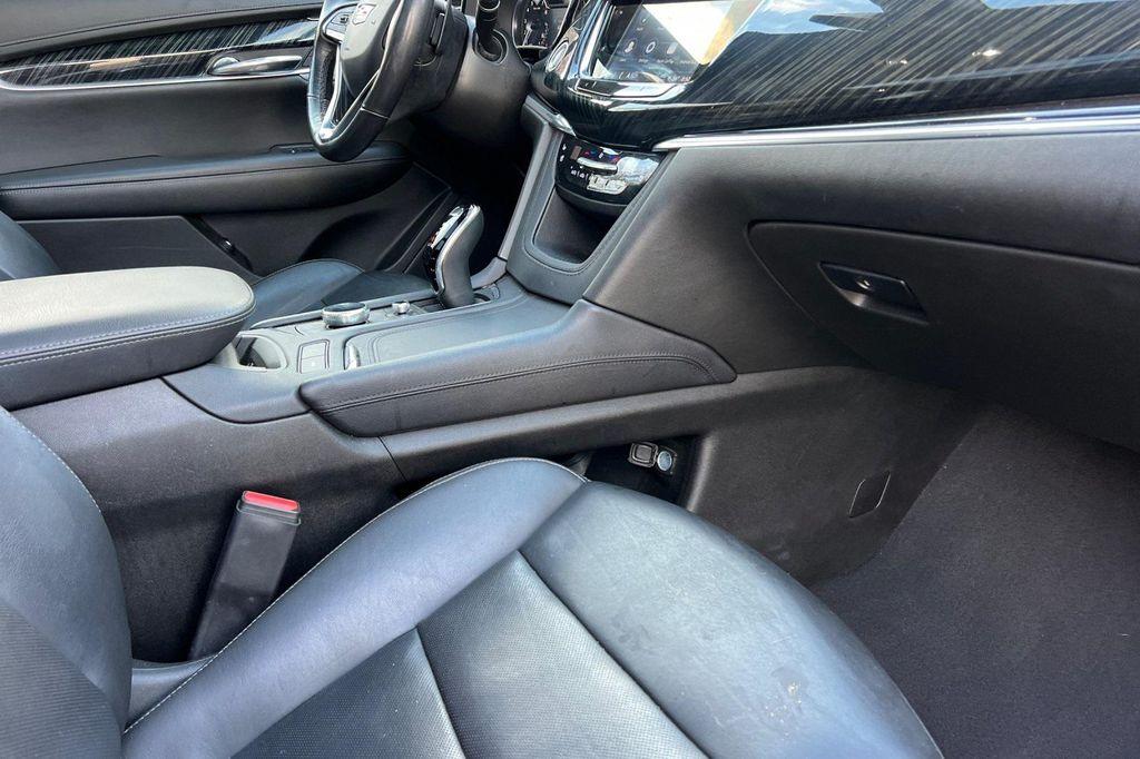 used 2023 Cadillac XT6 car, priced at $29,991