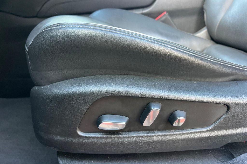 used 2023 Cadillac XT6 car, priced at $29,991