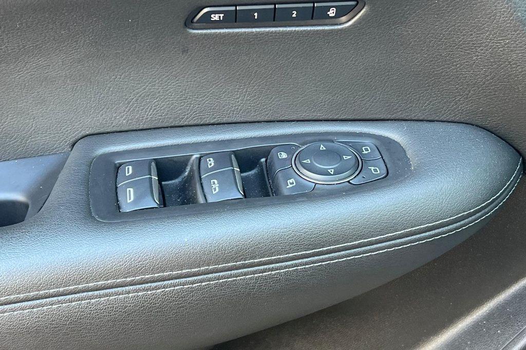 used 2023 Cadillac XT6 car, priced at $29,991