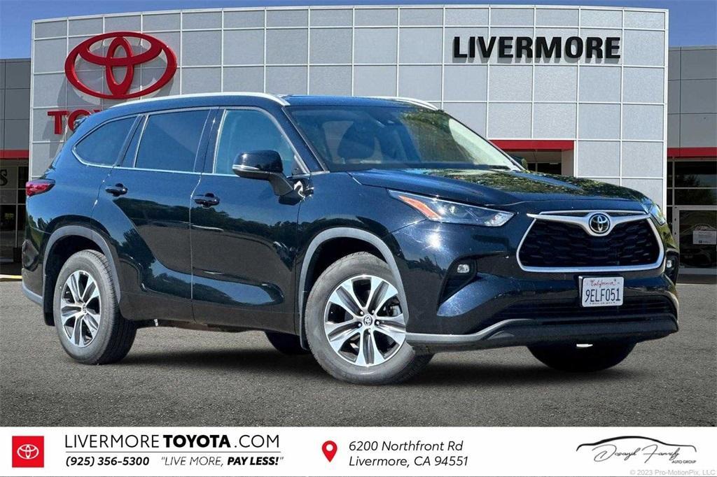 used 2022 Toyota Highlander car, priced at $34,888