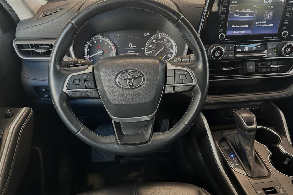 used 2022 Toyota Highlander car, priced at $34,888