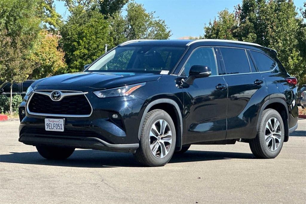 used 2022 Toyota Highlander car, priced at $34,888