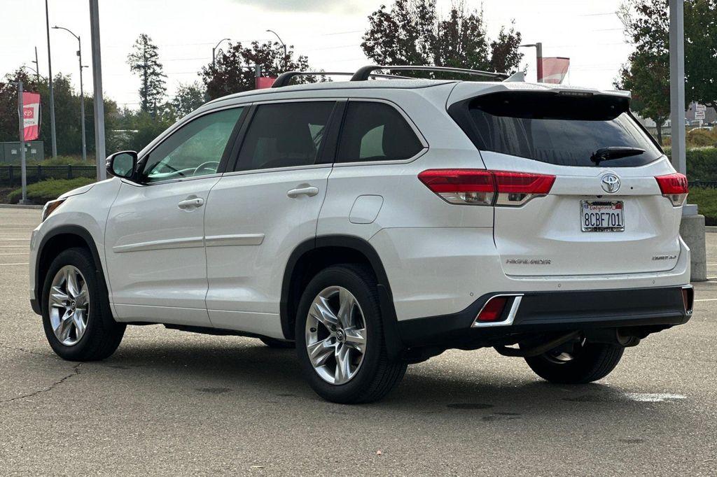 used 2018 Toyota Highlander car, priced at $27,857