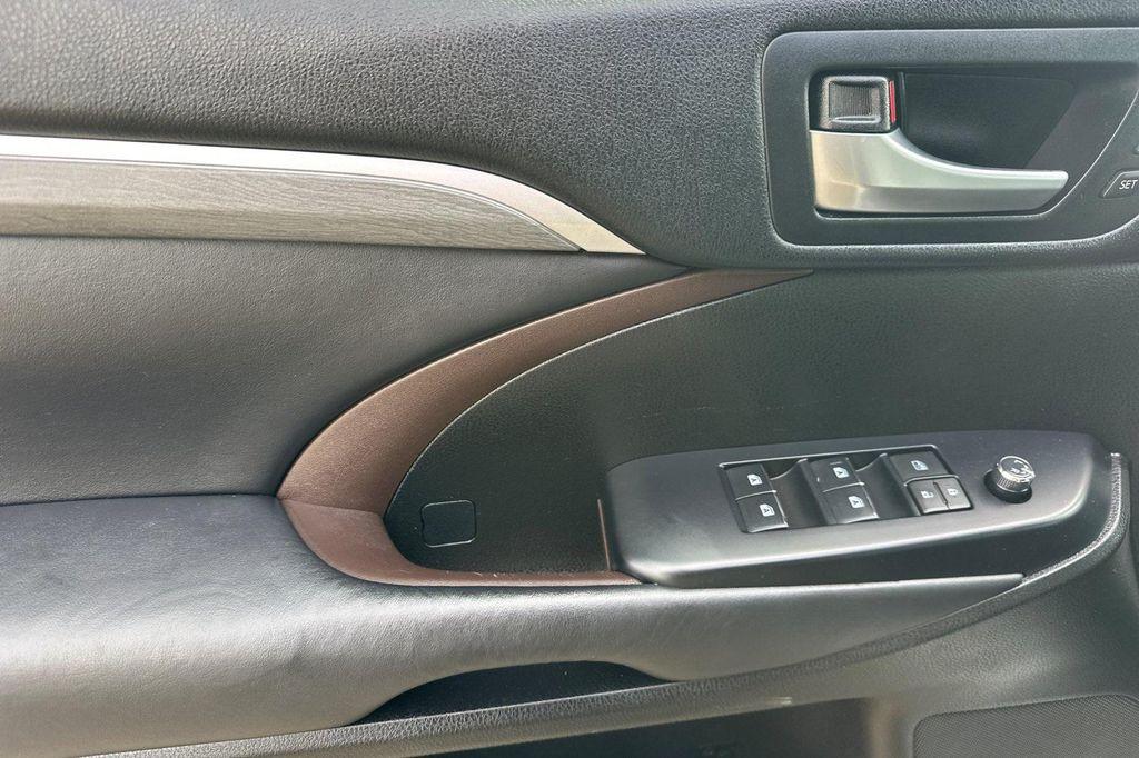 used 2018 Toyota Highlander car, priced at $27,857