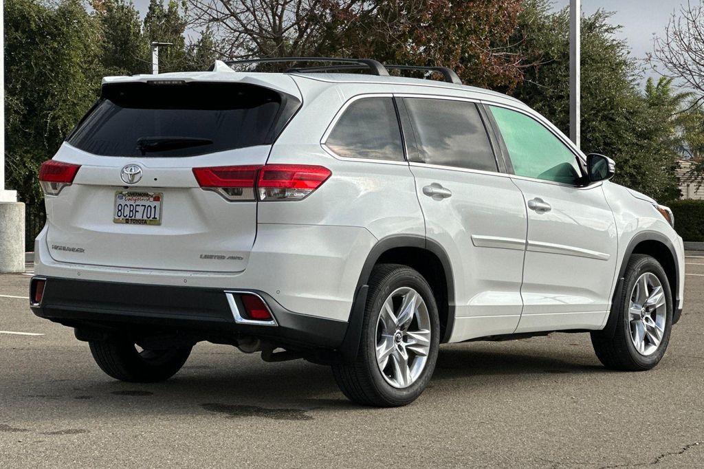 used 2018 Toyota Highlander car, priced at $27,857