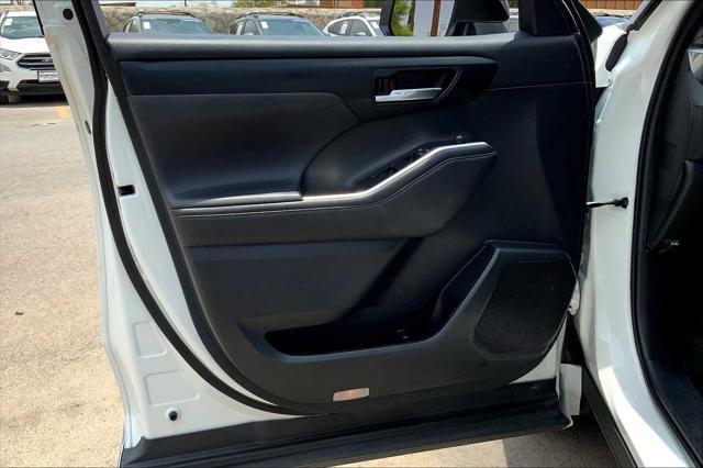 used 2021 Toyota Highlander car, priced at $34,981