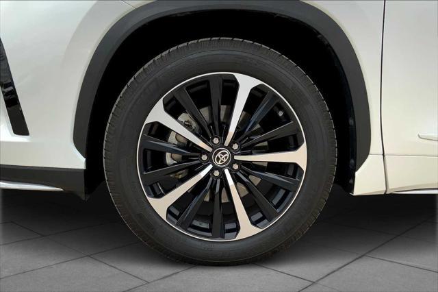 used 2021 Toyota Highlander car, priced at $34,981