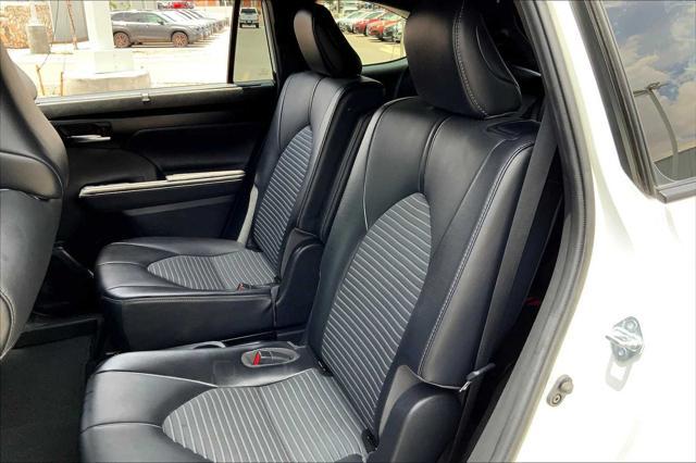 used 2021 Toyota Highlander car, priced at $34,981