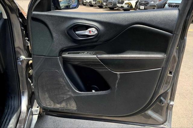 used 2014 Jeep Cherokee car, priced at $8,981