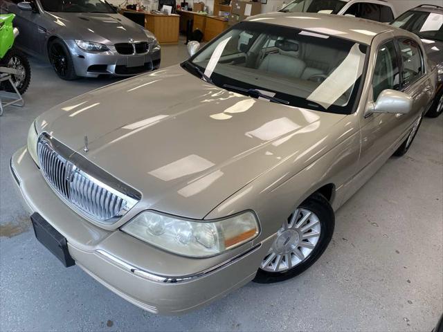 used 2004 Lincoln Town Car car, priced at $4,498